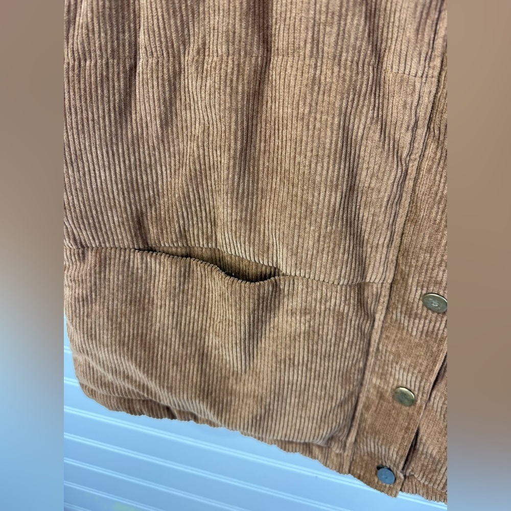 Paper Crane womens corduroy tan oversized zip up vest. Size Medium - Picture 9 of 9